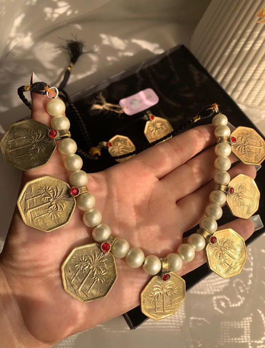 Coinage Pearls Choker KR-302