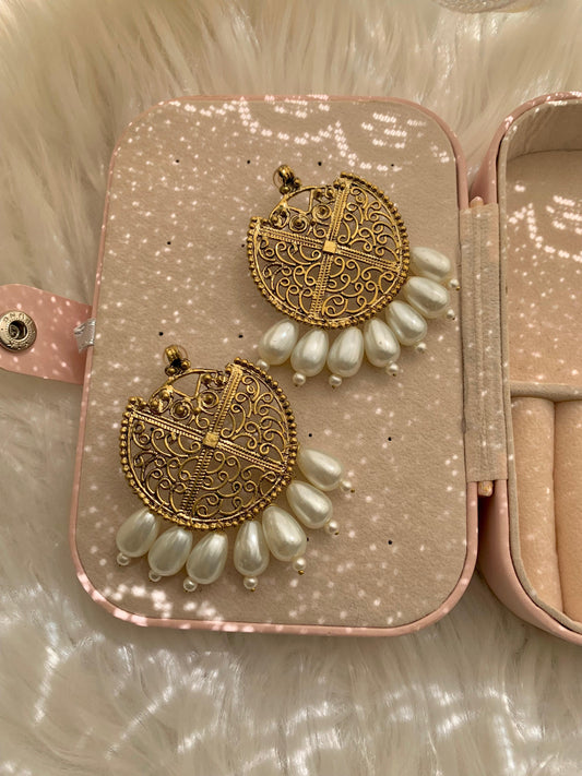 Pearl Studs ER-114